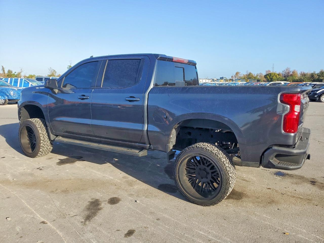 2020 CHEVROLET SILVERADO C1500 RST photo 2