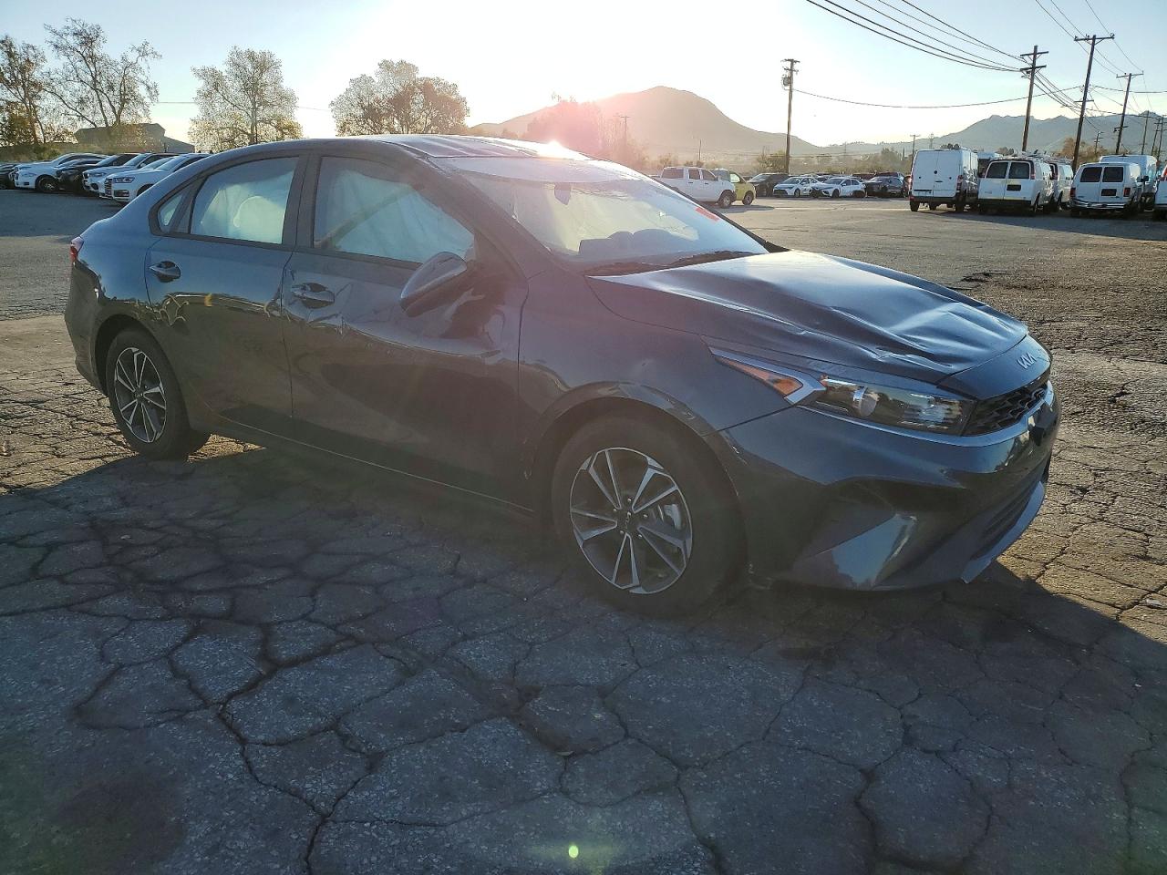 2023 KIA FORTE LX photo 4
