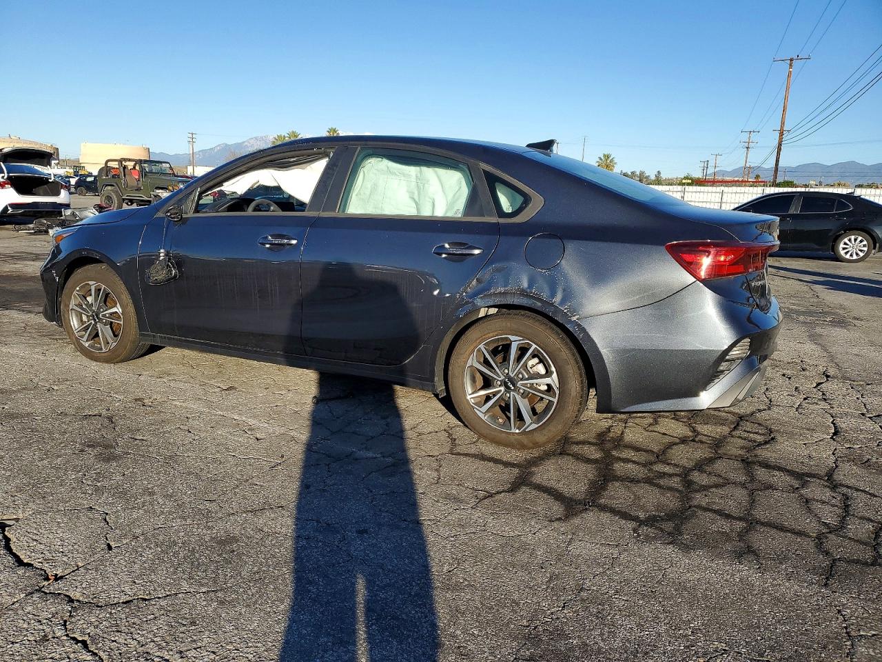 2023 KIA FORTE LX photo 2