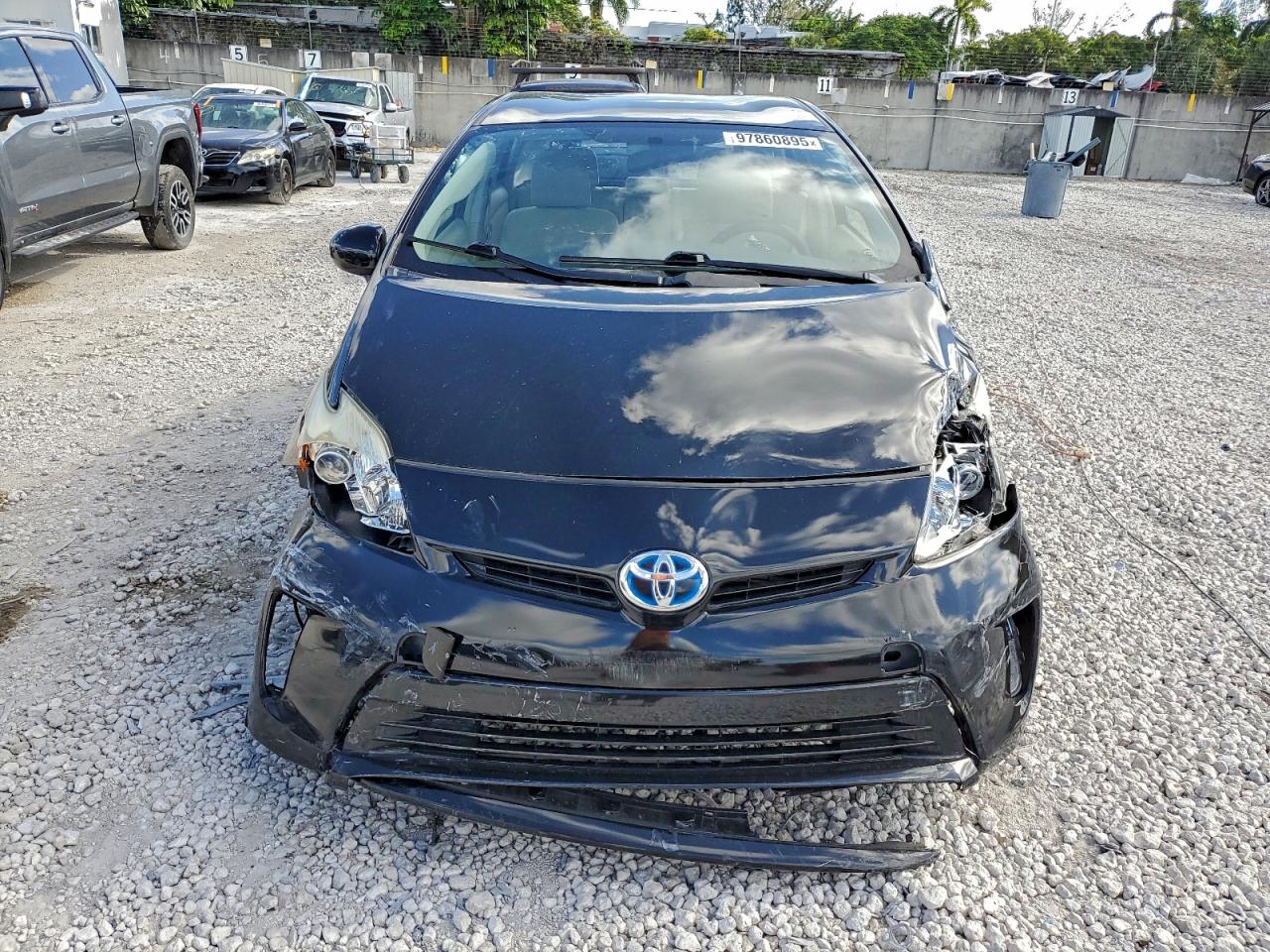 2014 TOYOTA PRIUS photo 5