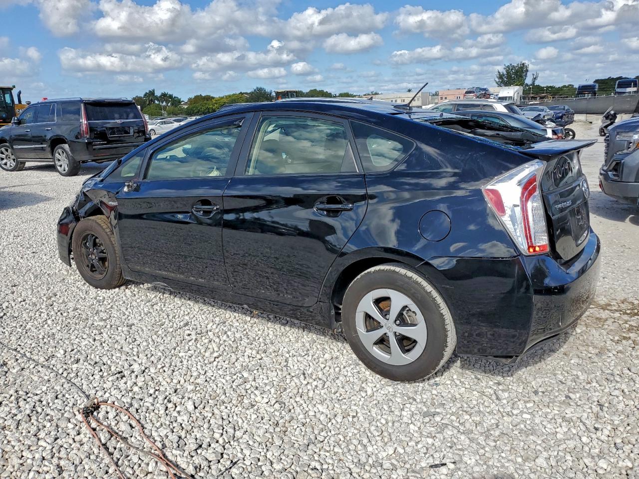 2014 TOYOTA PRIUS photo 2