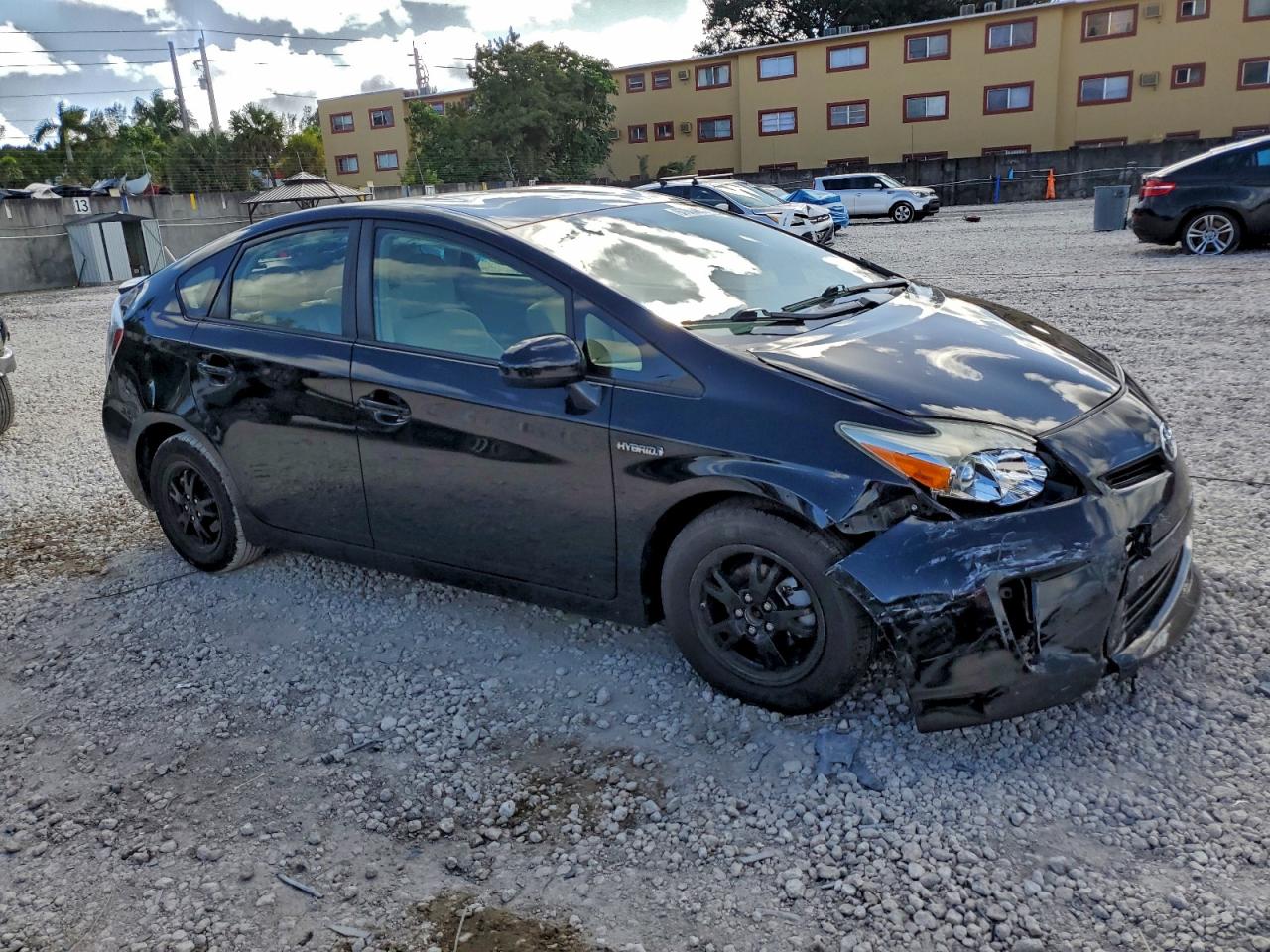 2014 TOYOTA PRIUS photo 4