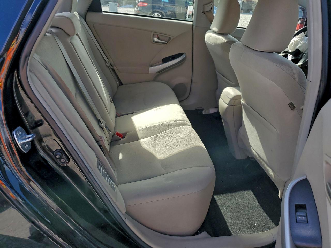 2014 TOYOTA PRIUS photo 10