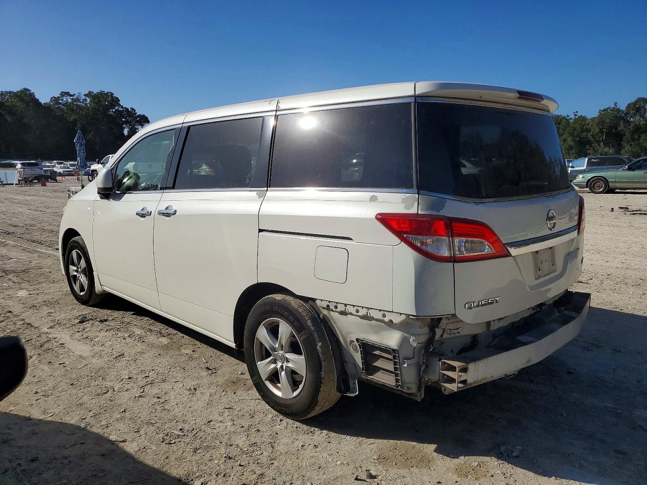 2015 NISSAN QUEST S photo 2