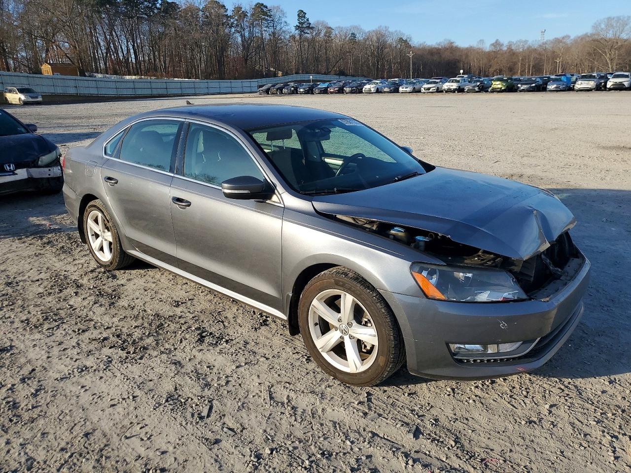 2015 VOLKSWAGEN PASSAT S photo 4