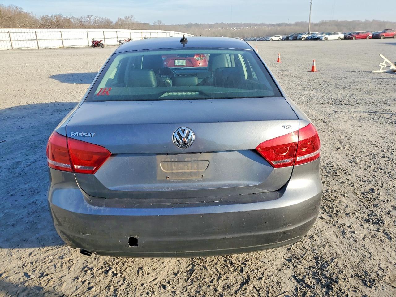 2015 VOLKSWAGEN PASSAT S photo 6