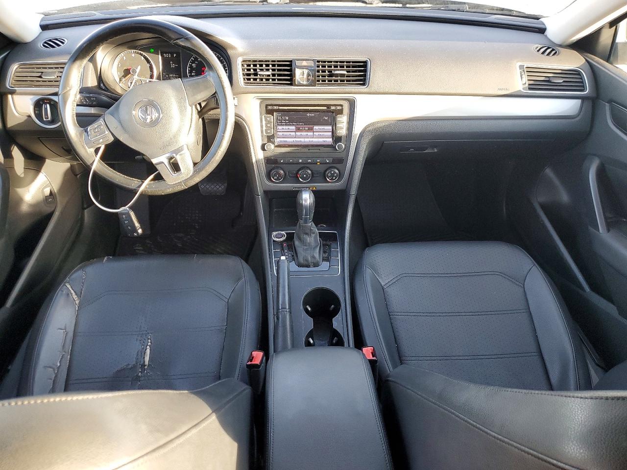 2015 VOLKSWAGEN PASSAT S photo 8