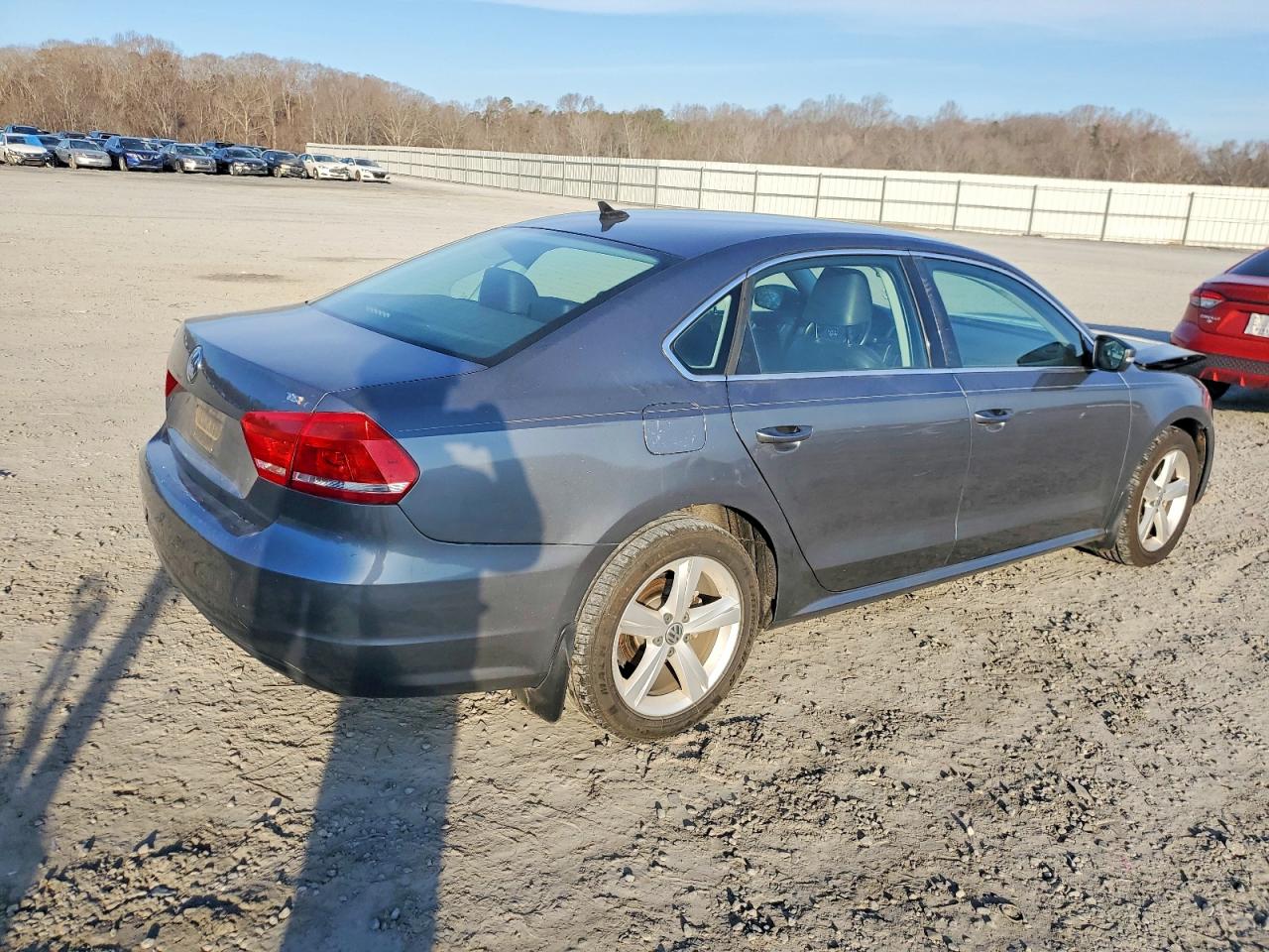 2015 VOLKSWAGEN PASSAT S photo 3