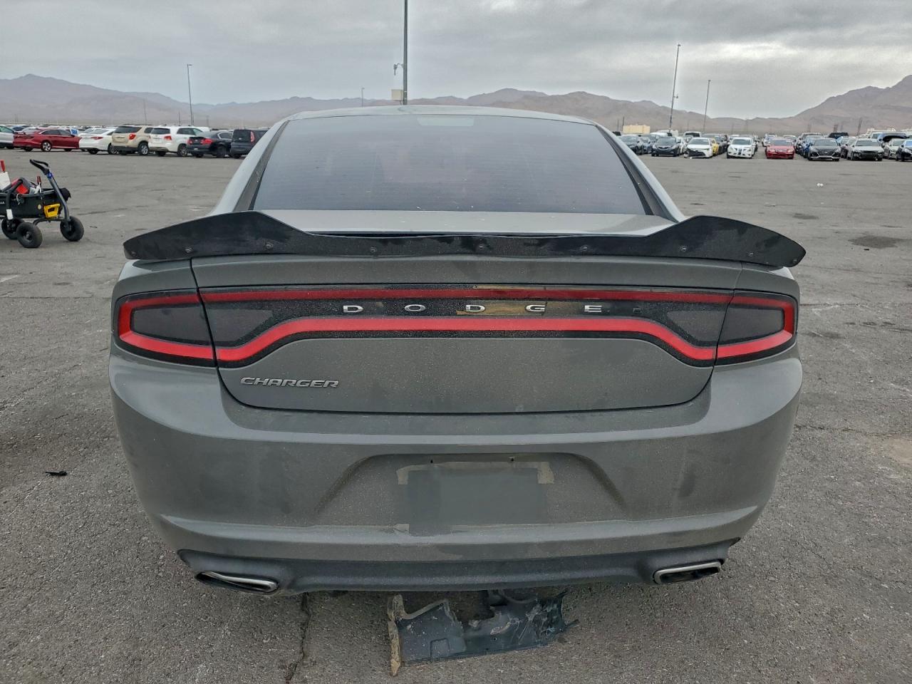 2017 DODGE CHARGER SE photo 6
