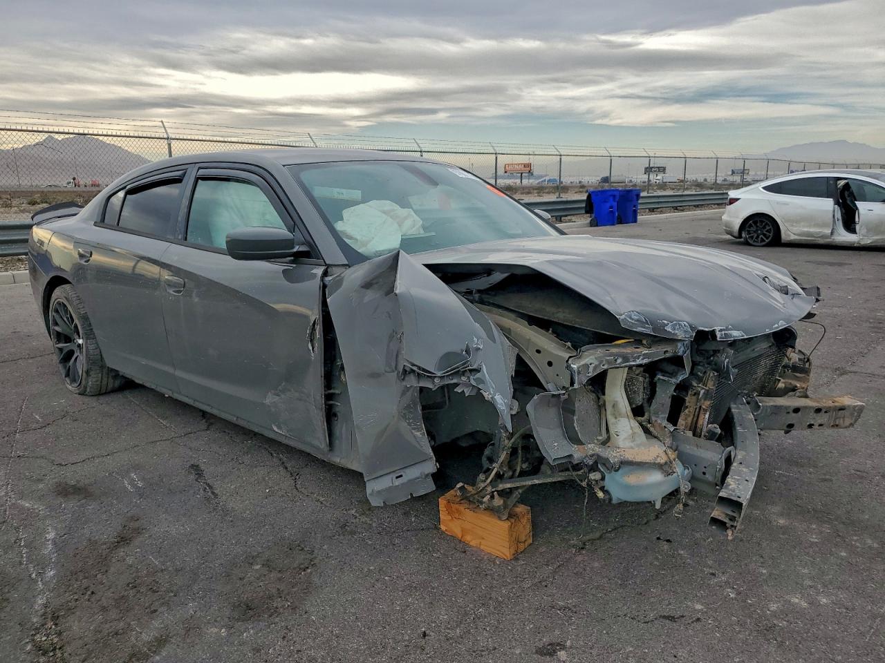 2017 DODGE CHARGER SE photo 4