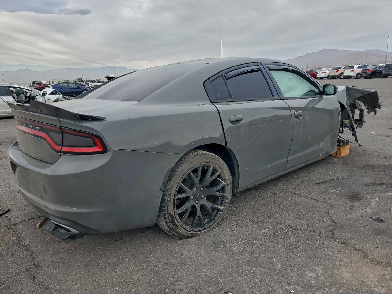 2017 DODGE CHARGER SE photo 3