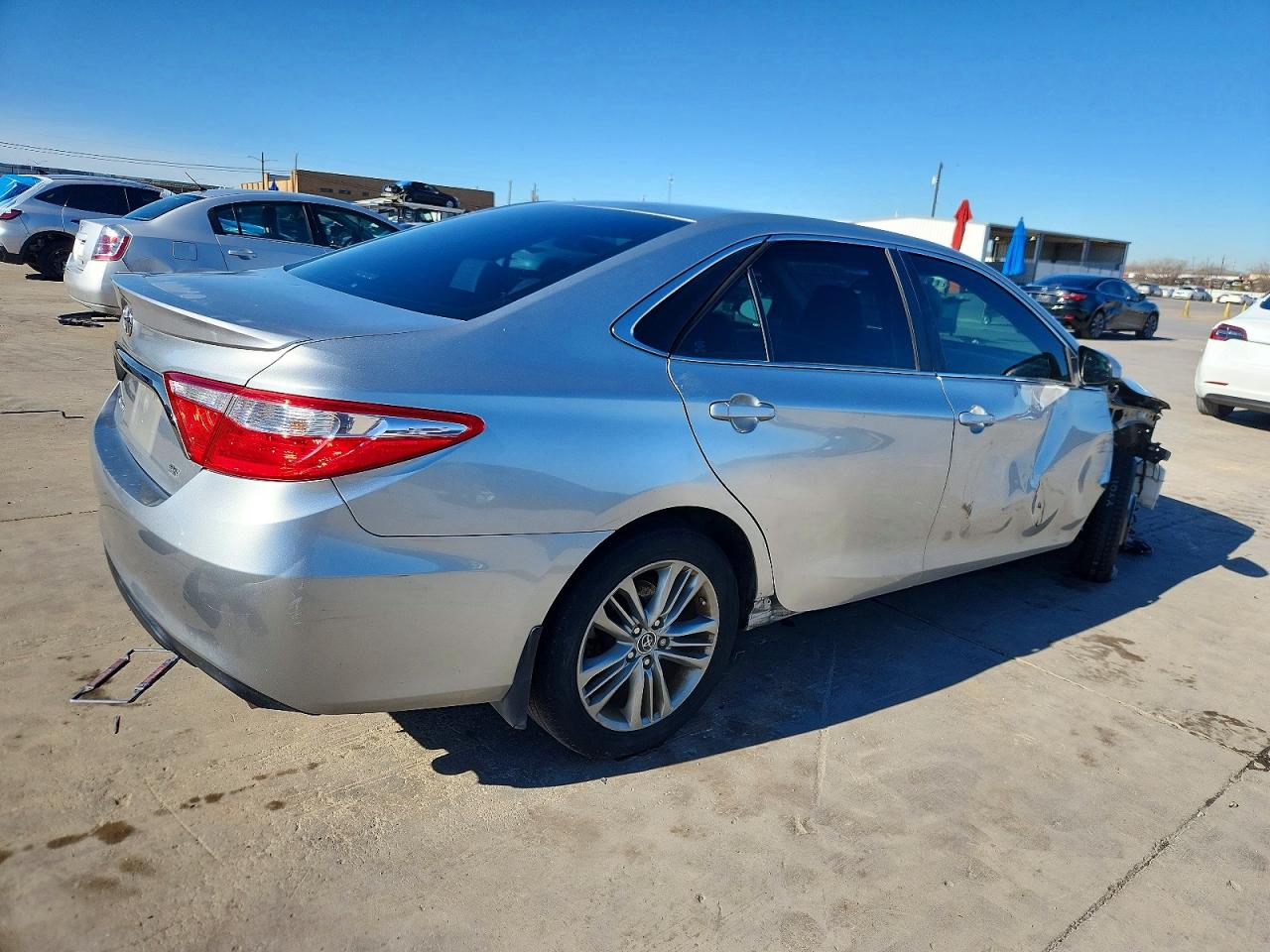 2015 TOYOTA CAMRY SE photo 3