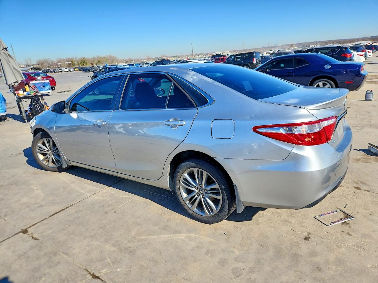 2015 TOYOTA CAMRY SE photo 2