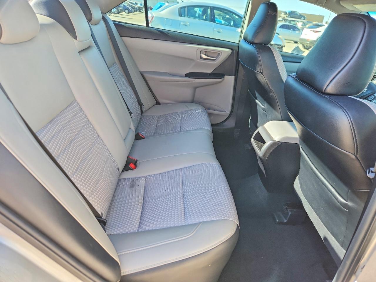 2015 TOYOTA CAMRY SE photo 10