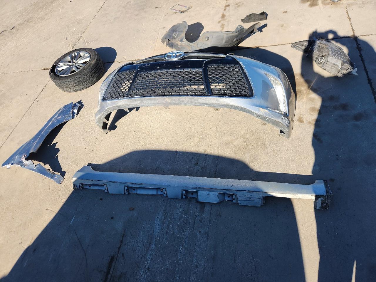 2015 TOYOTA CAMRY SE photo 12