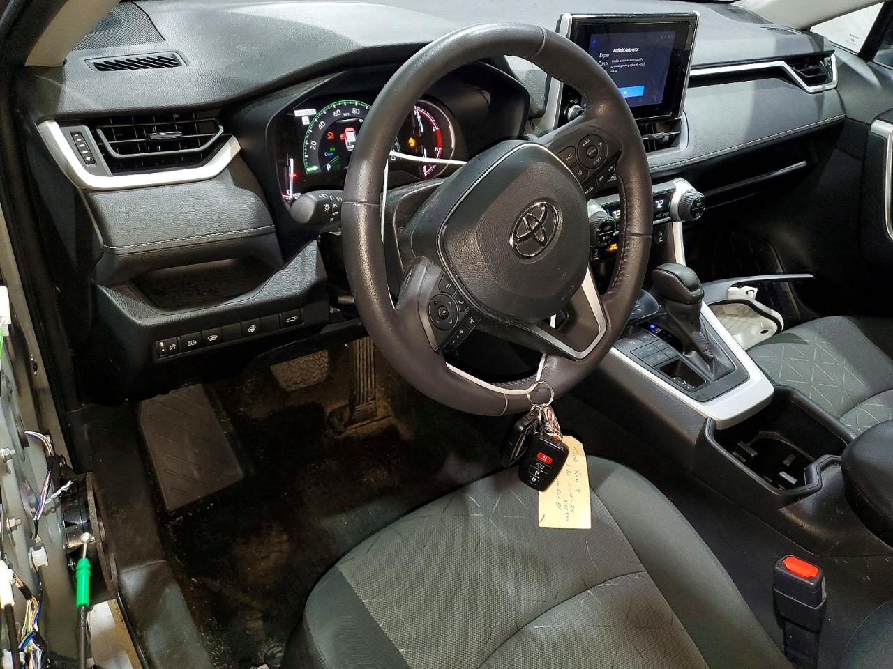 2024 TOYOTA RAV4 XLE photo 8