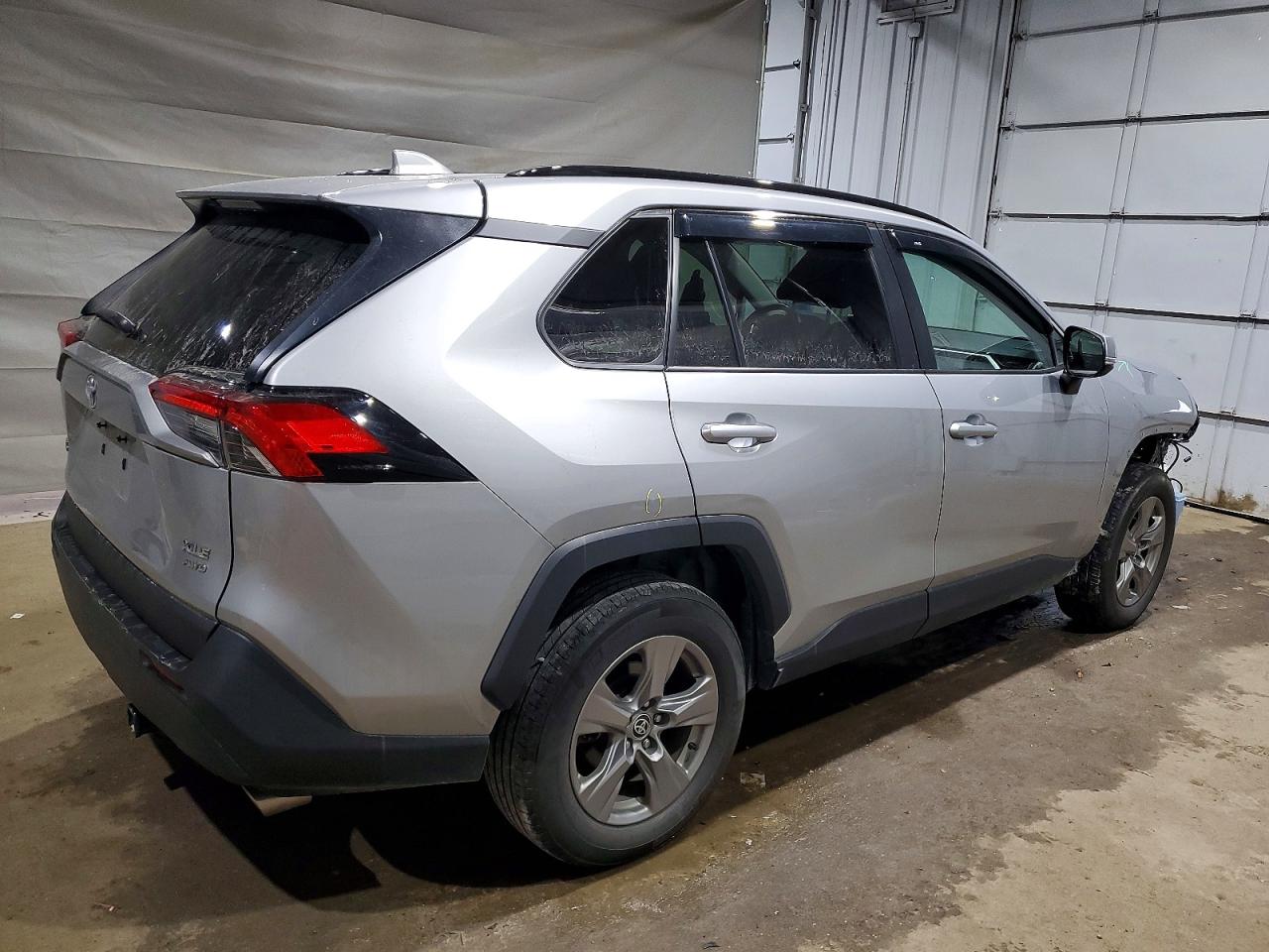 2024 TOYOTA RAV4 XLE photo 3