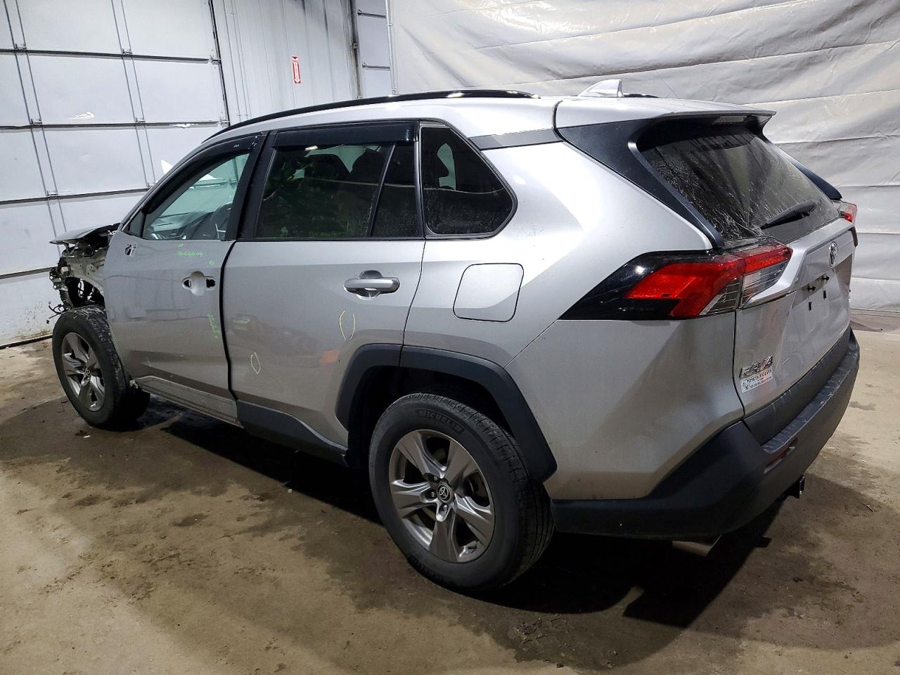 2024 TOYOTA RAV4 XLE photo 2