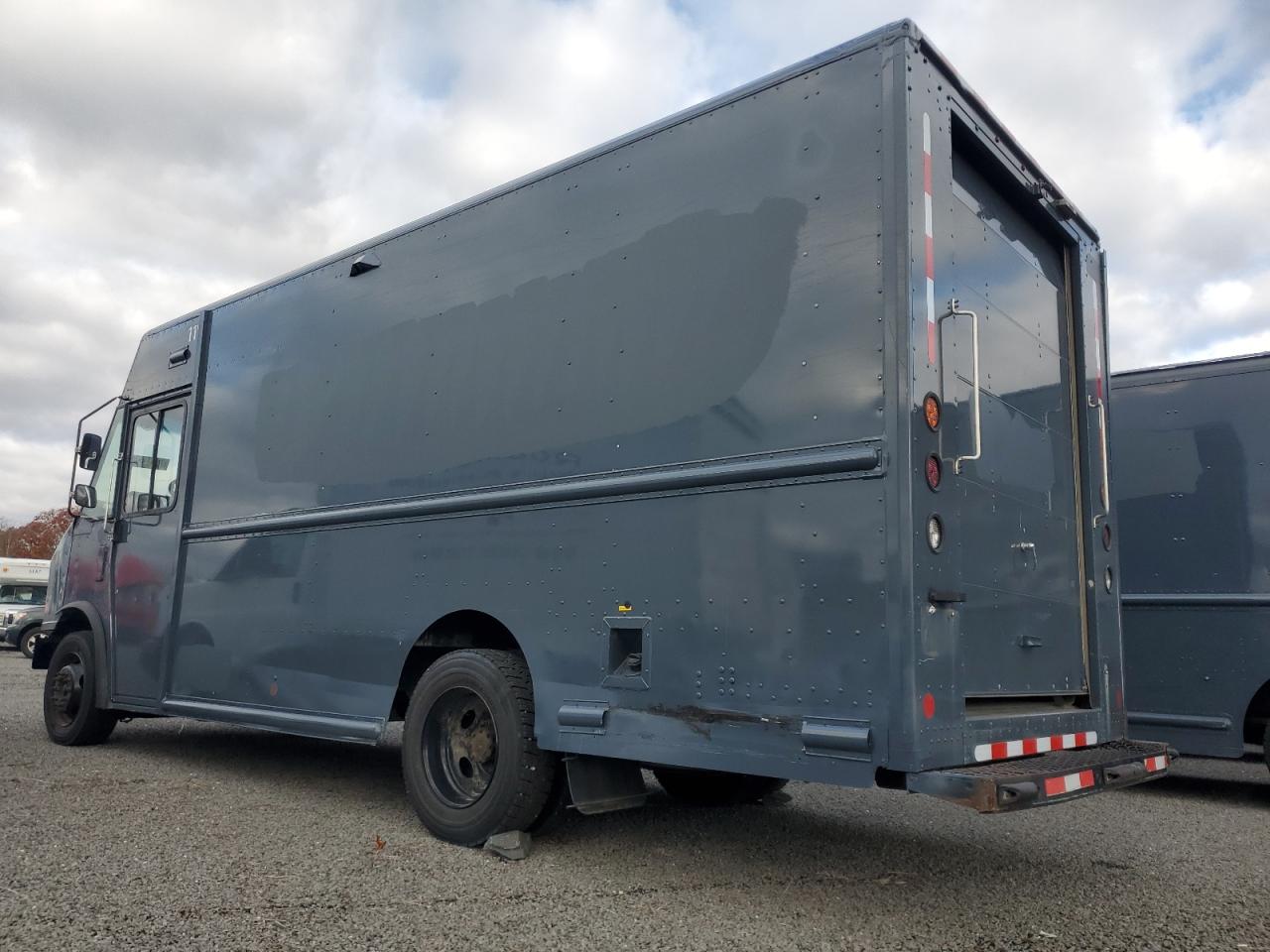 2020 FORD F59 *** STEP VAN *** photo 2