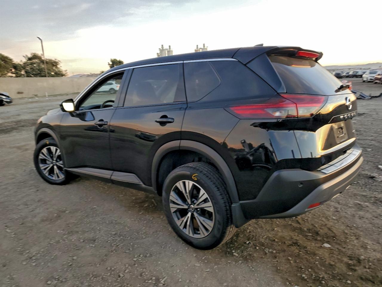 2021 NISSAN ROGUE SV photo 2