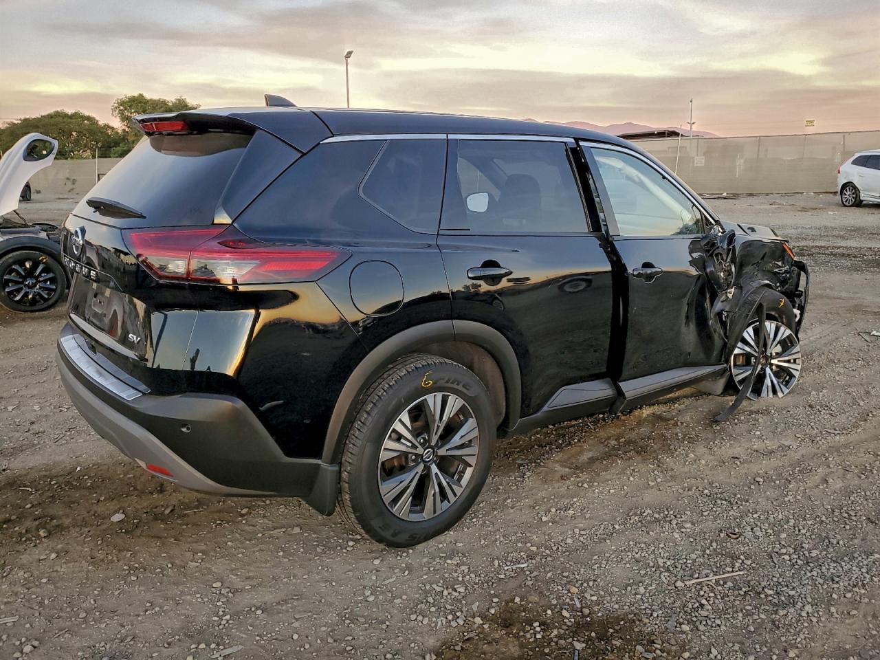 2021 NISSAN ROGUE SV photo 3