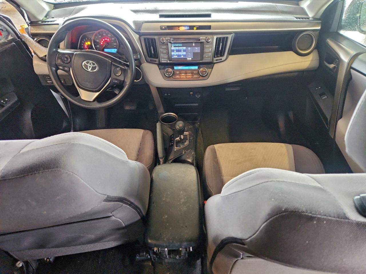 2015 TOYOTA RAV4 XLE photo 8