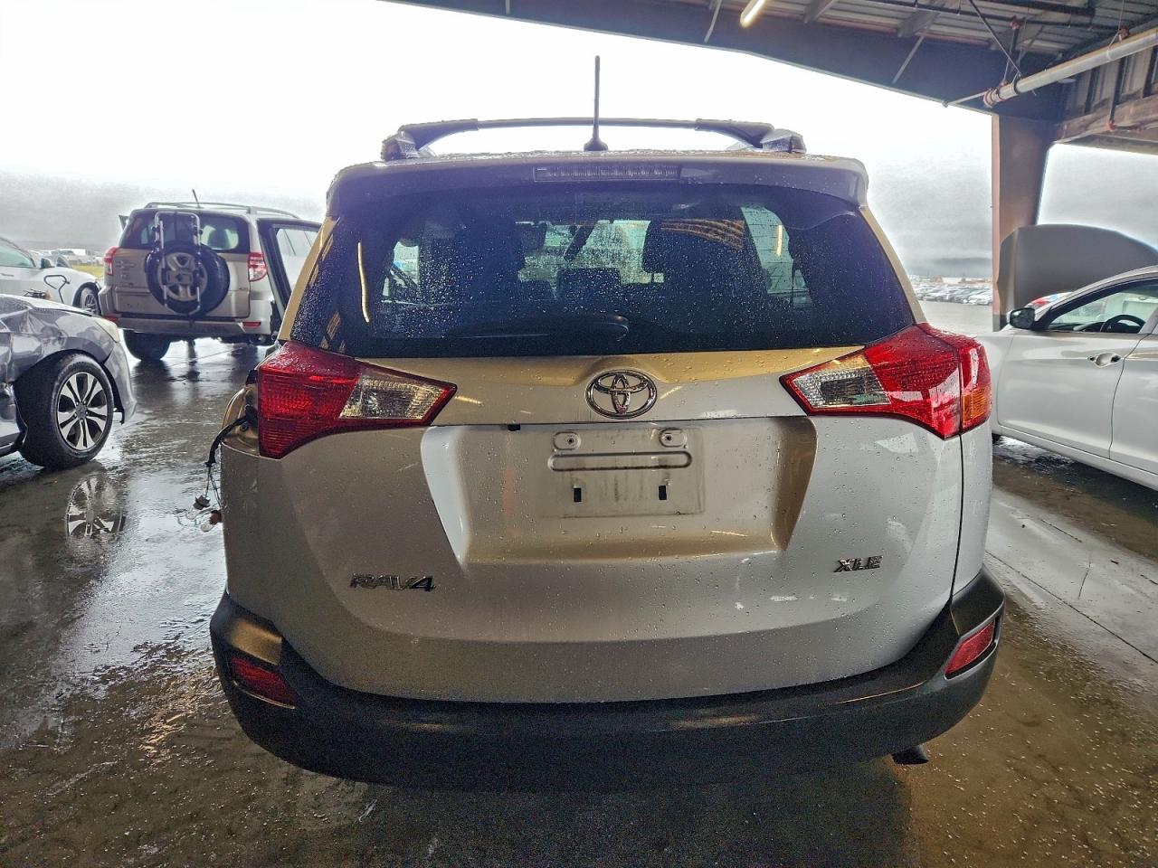 2015 TOYOTA RAV4 XLE photo 6