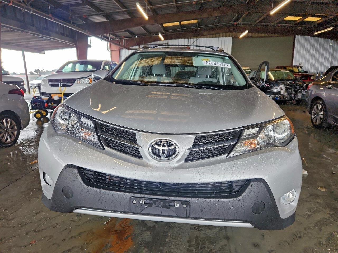 2015 TOYOTA RAV4 XLE photo 5