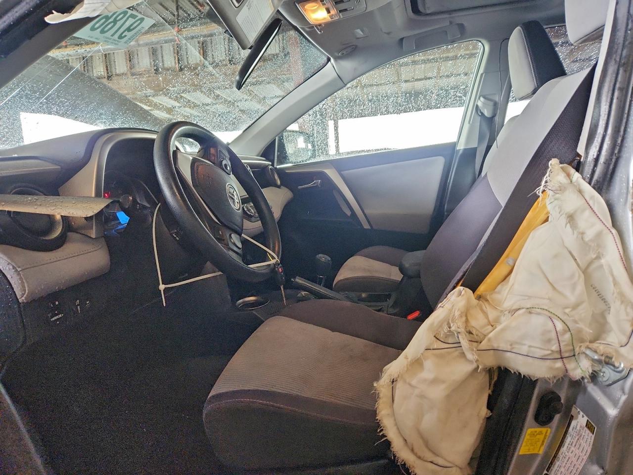 2015 TOYOTA RAV4 XLE photo 7