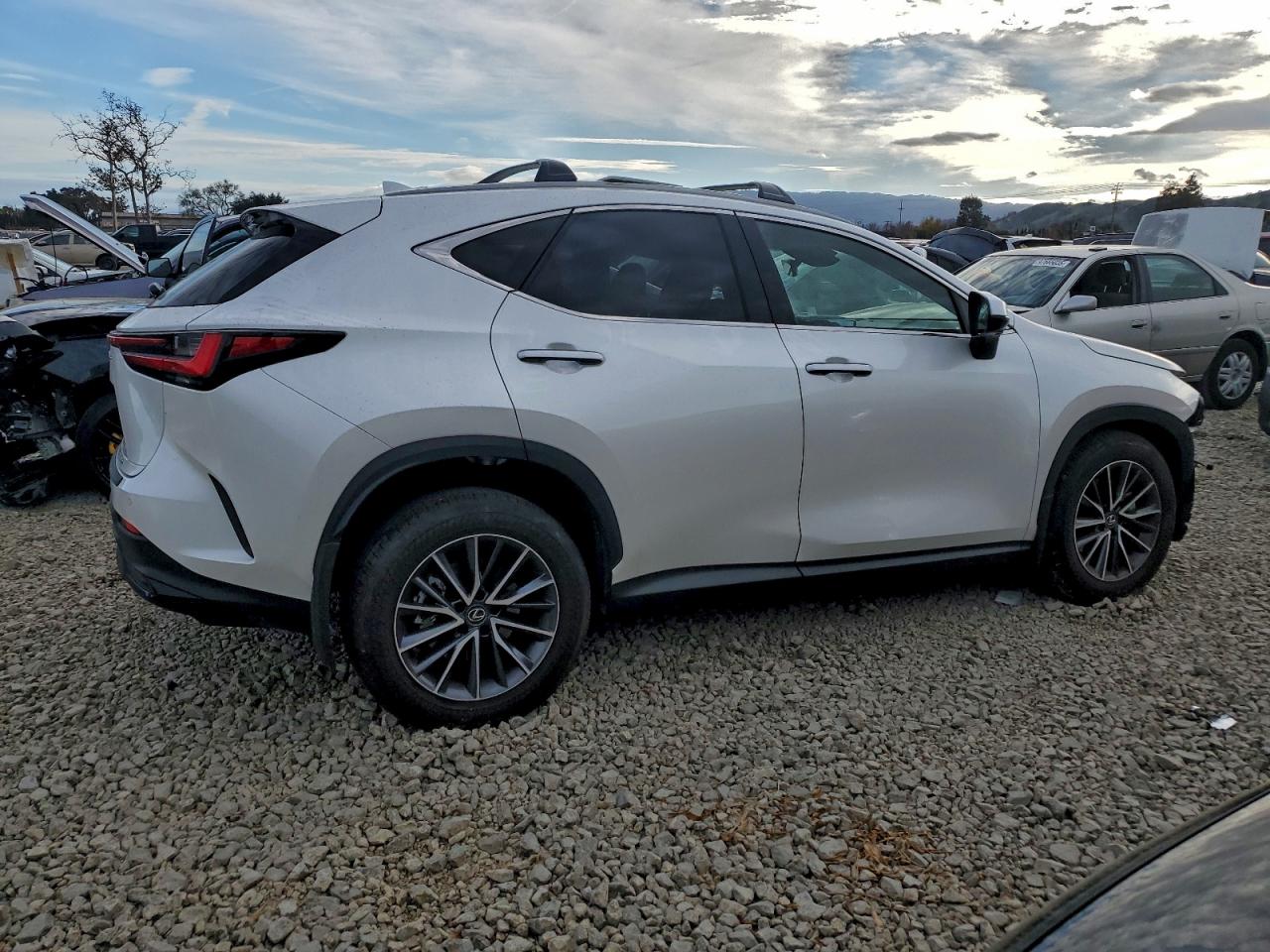 2025 LEXUS NX 350H BASE photo 3