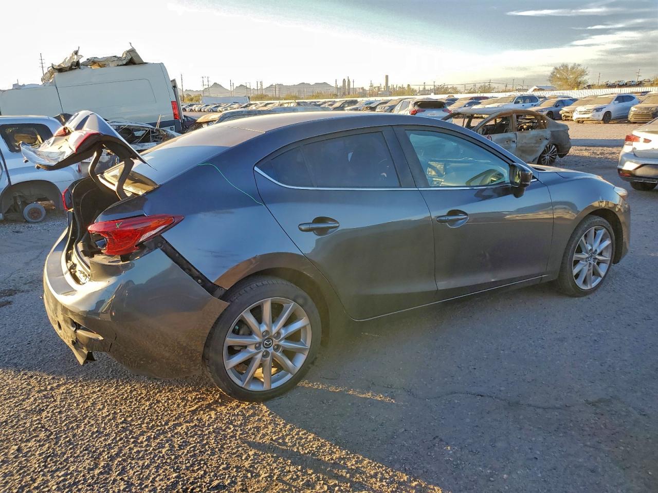 2017 MAZDA 3 TOURING photo 3