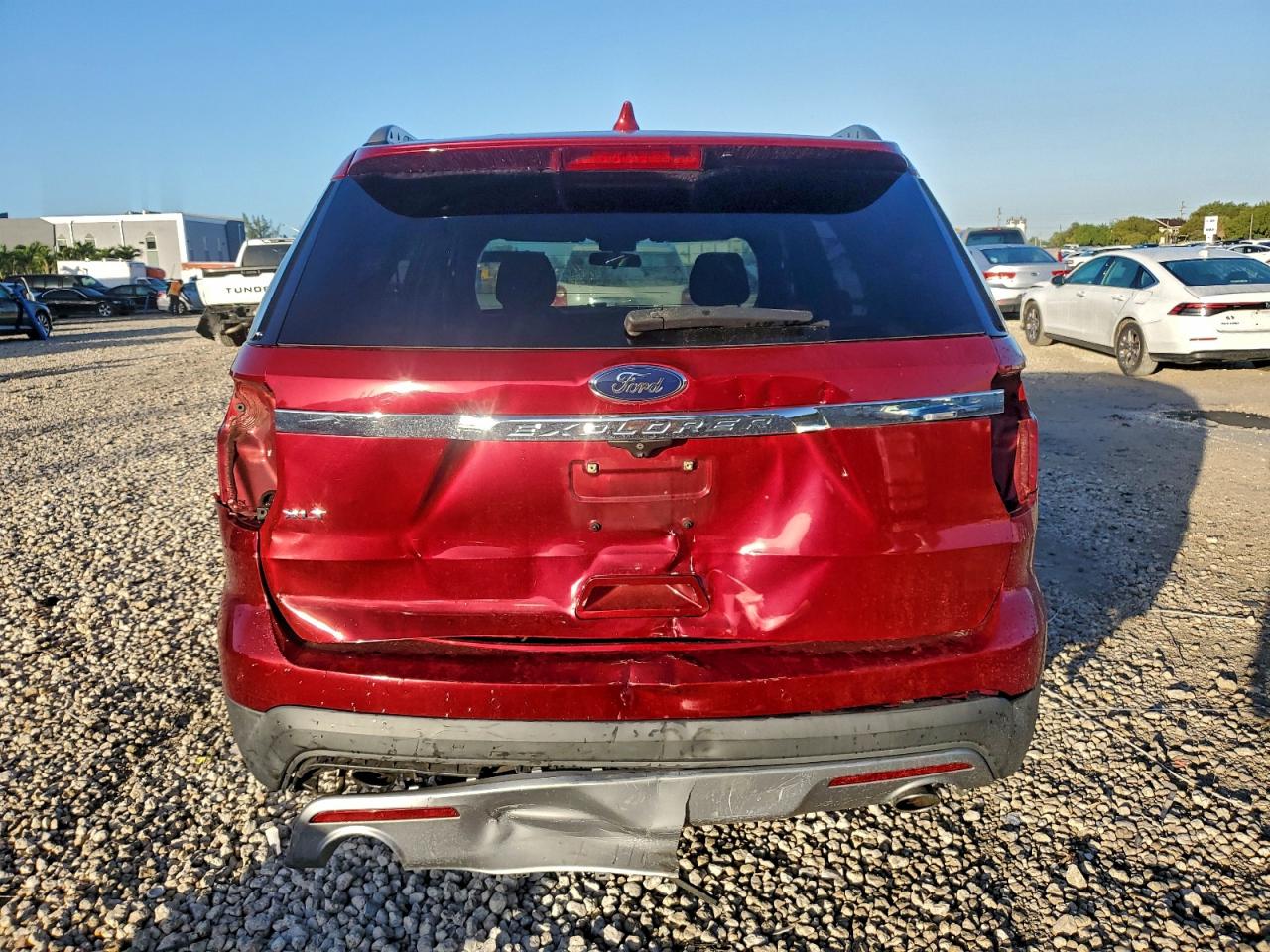 2017 FORD EXPLORER XLT photo 6