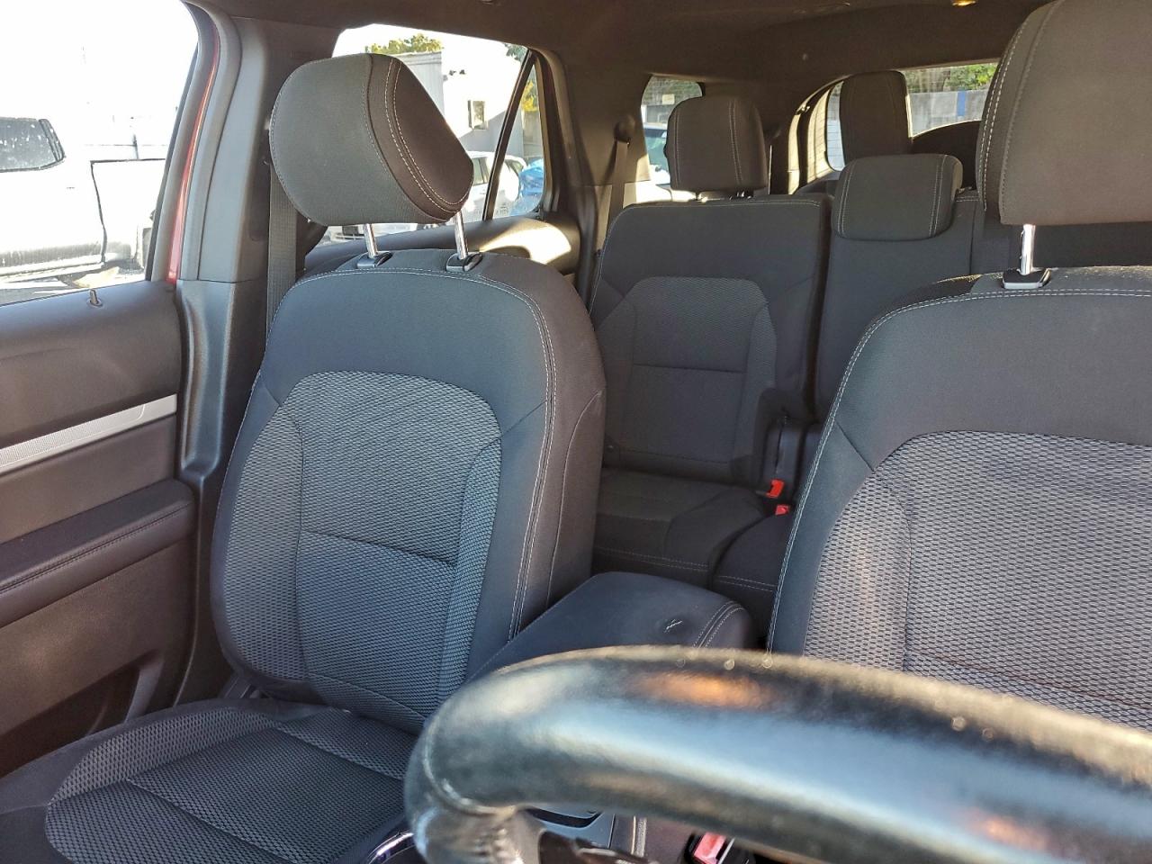 2017 FORD EXPLORER XLT photo 10
