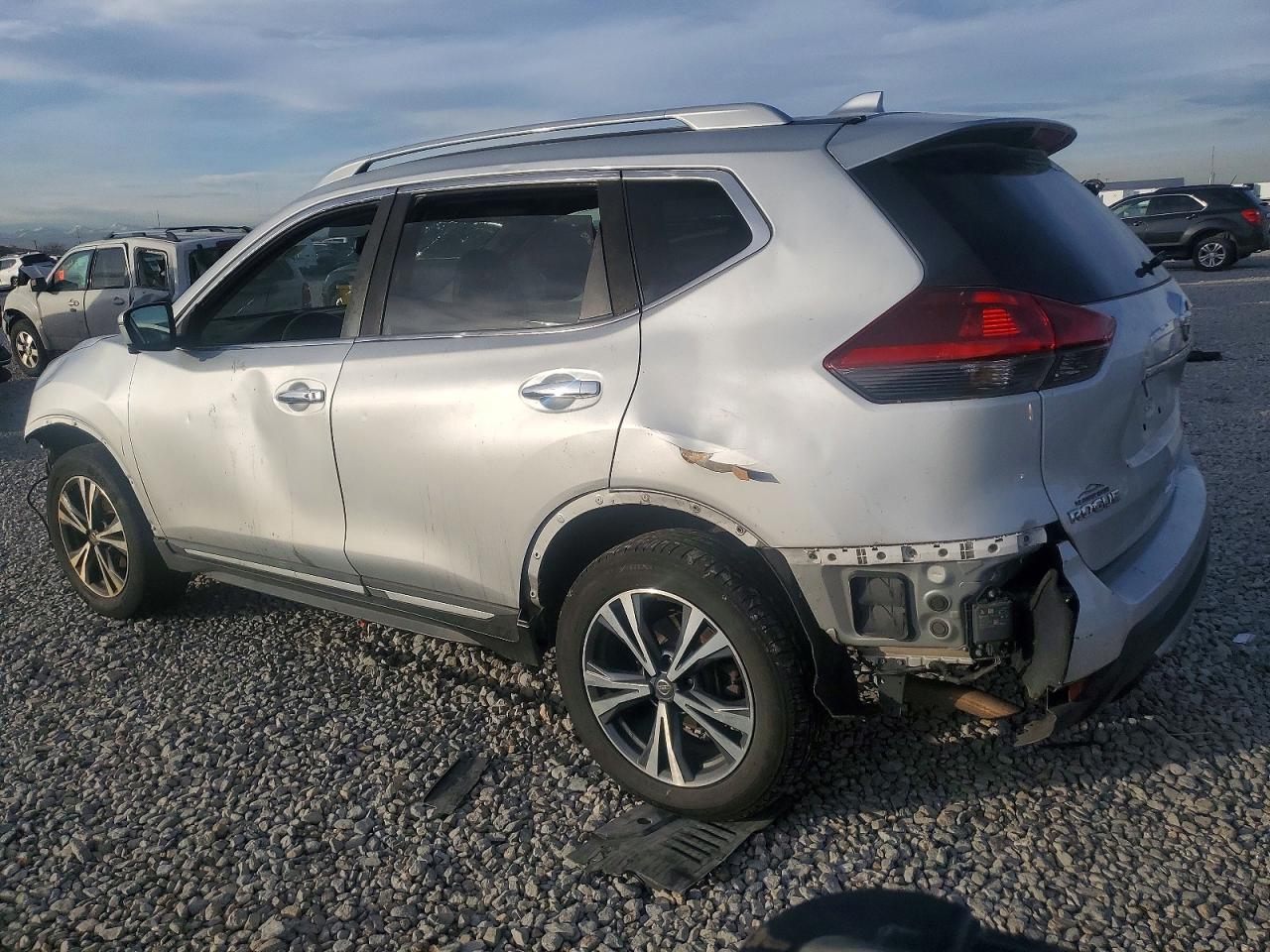 2018 NISSAN ROGUE S photo 2