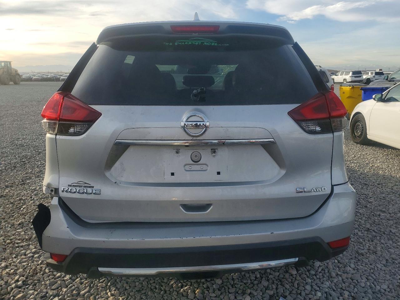 2018 NISSAN ROGUE S photo 6