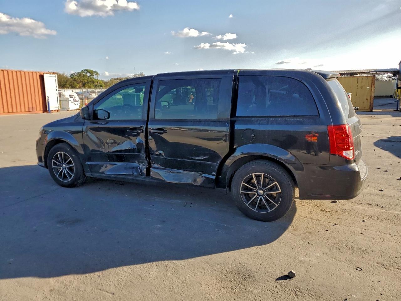 2015 DODGE GRAND CARAVAN SXT photo 3