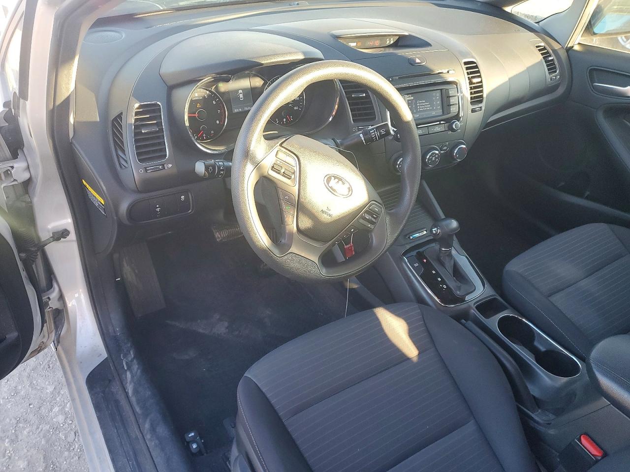 2017 KIA FORTE LX photo 8