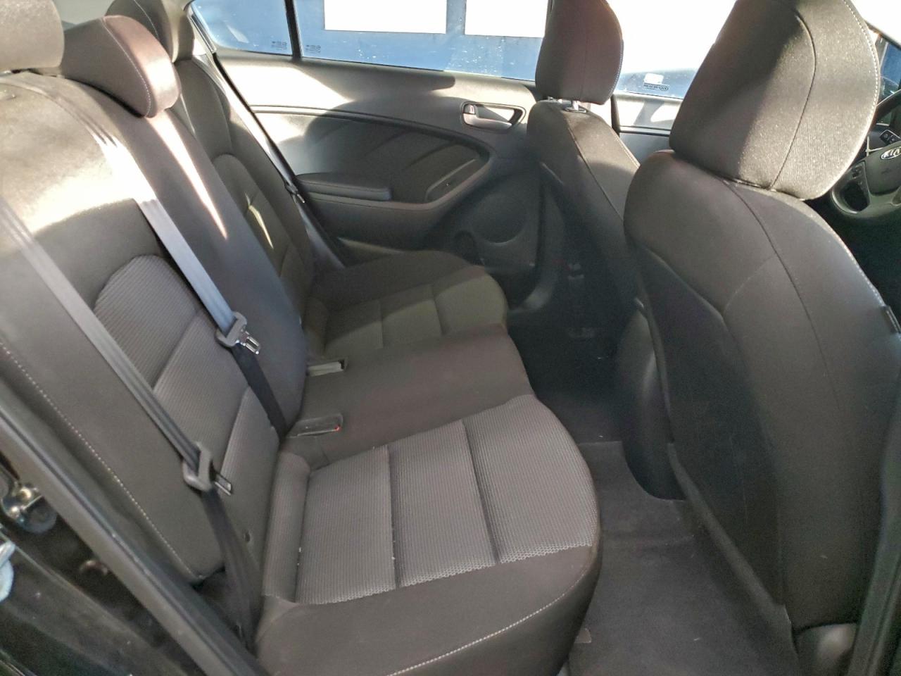 2017 KIA FORTE LX photo 10