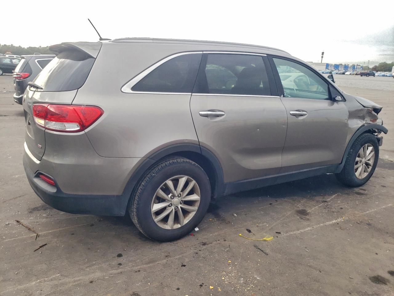 2016 KIA SORENTO LX photo 3