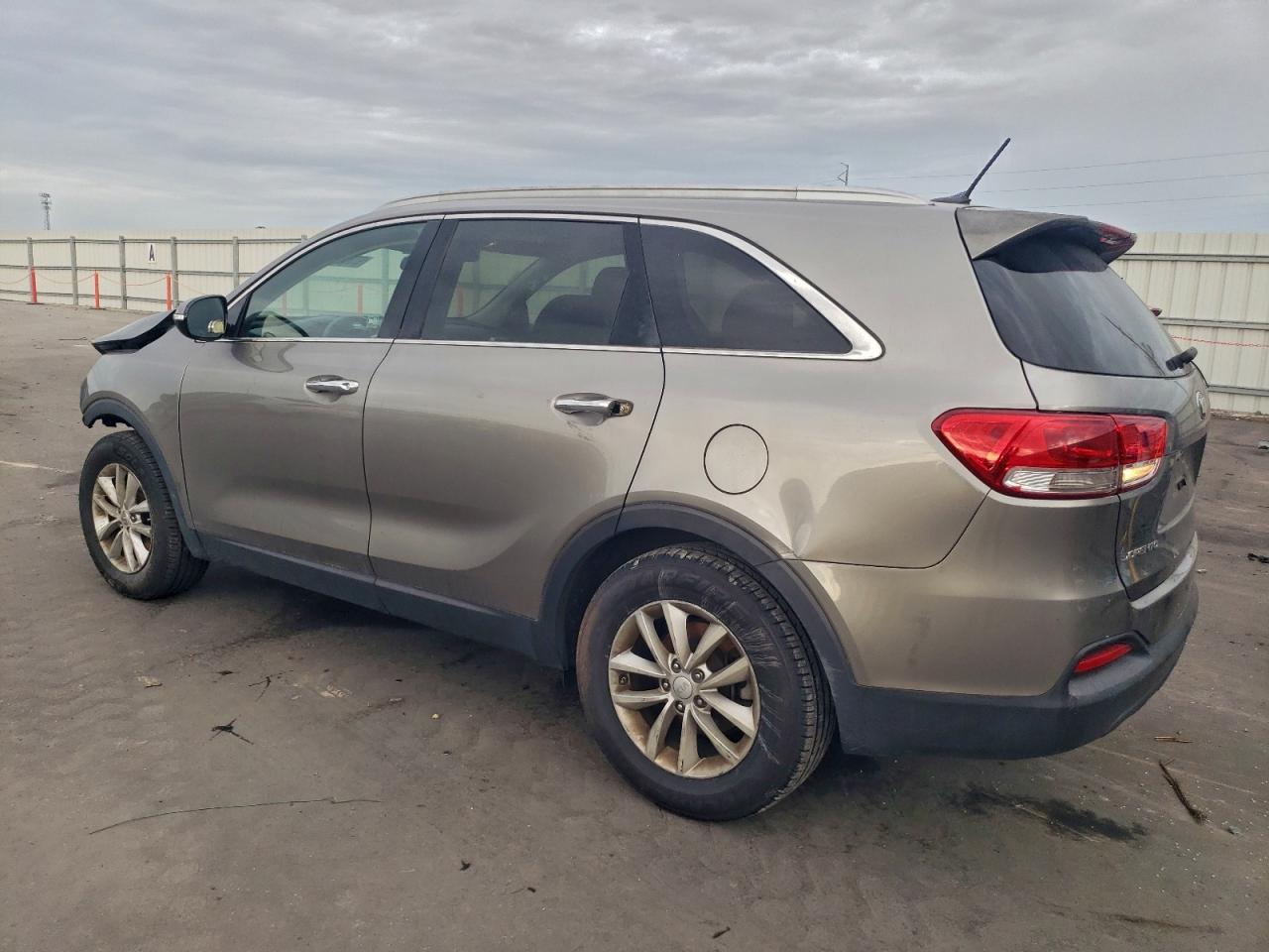 2016 KIA SORENTO LX photo 2