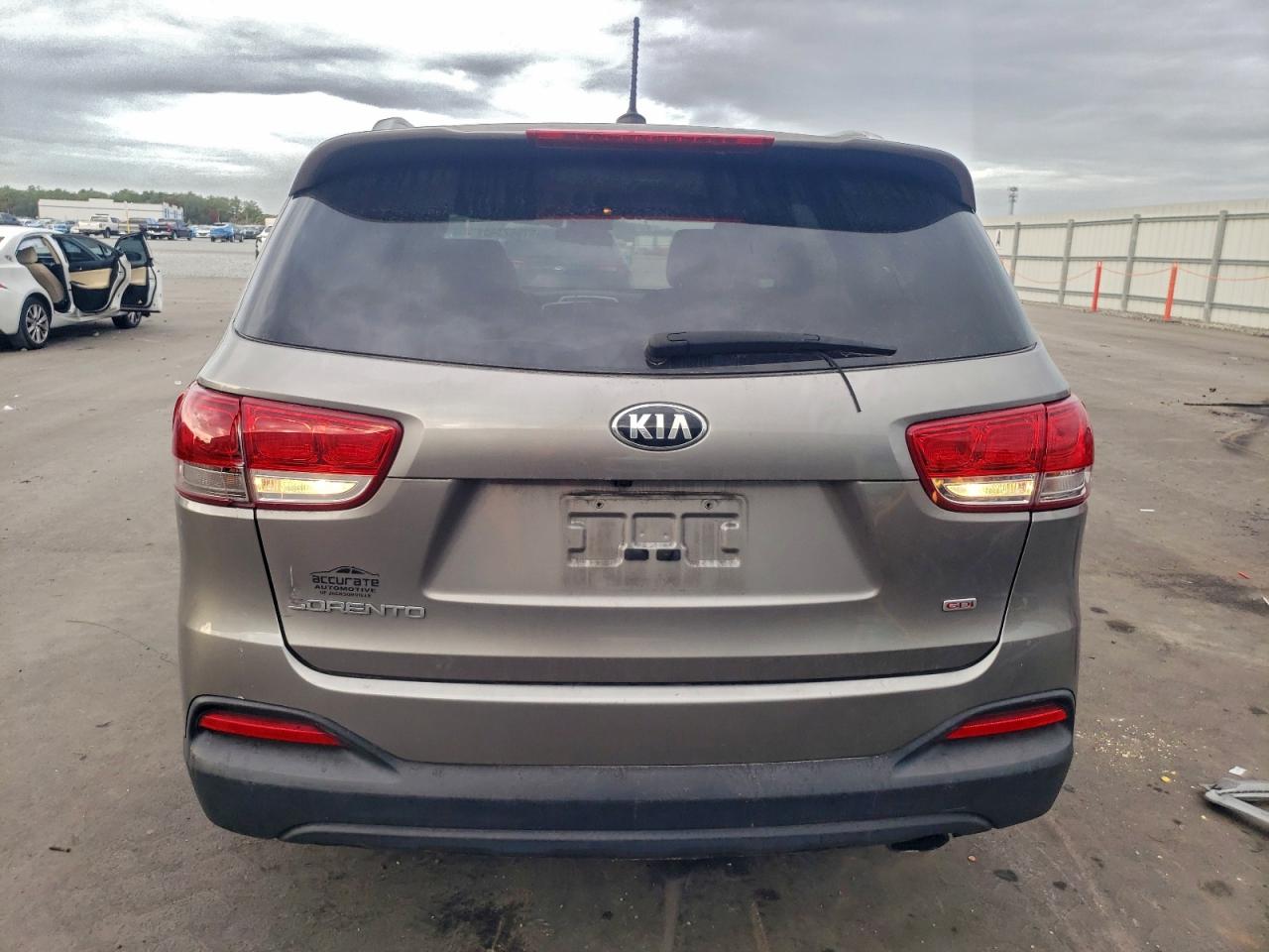 2016 KIA SORENTO LX photo 6