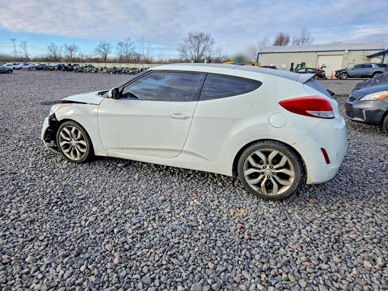 2012 HYUNDAI VELOSTER photo 2