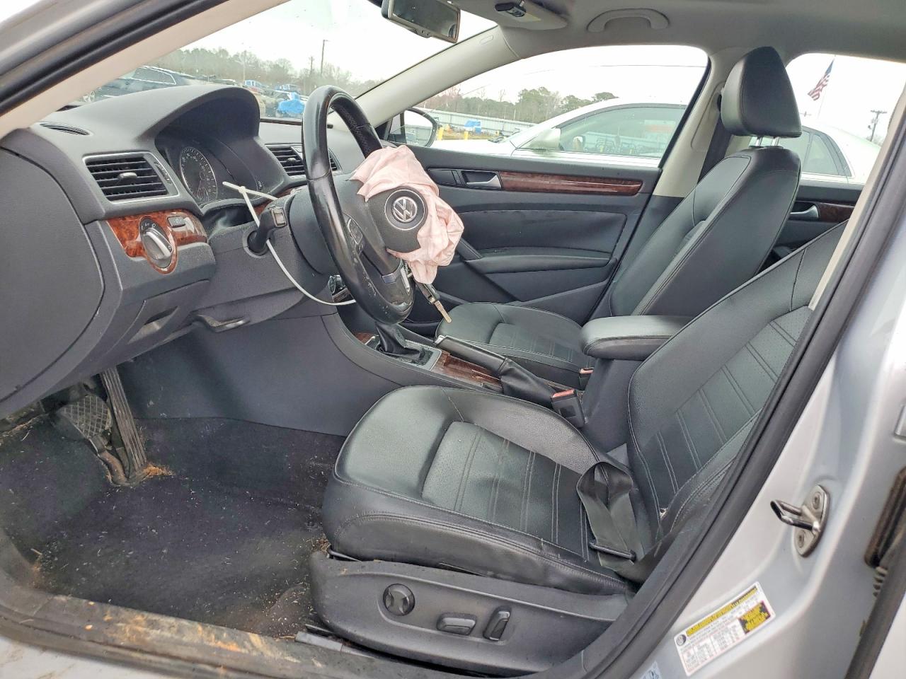 2012 VOLKSWAGEN PASSAT SEL photo 13