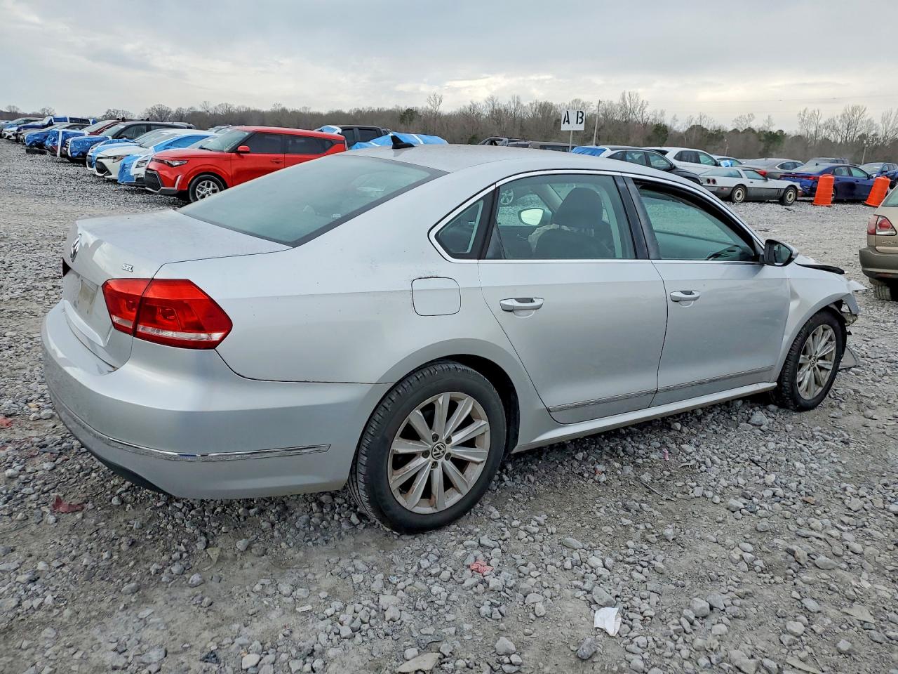 2012 VOLKSWAGEN PASSAT SEL photo 5