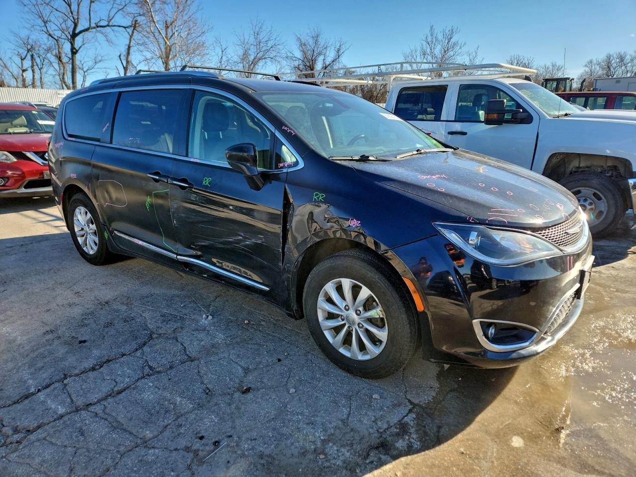 2019 CHRYSLER PACIFICA TOURING L photo 4