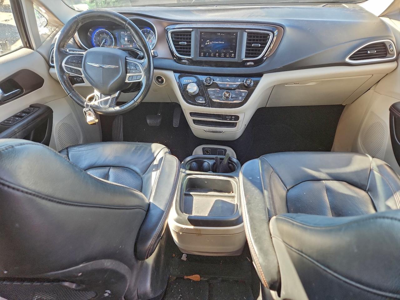 2019 CHRYSLER PACIFICA TOURING L photo 8