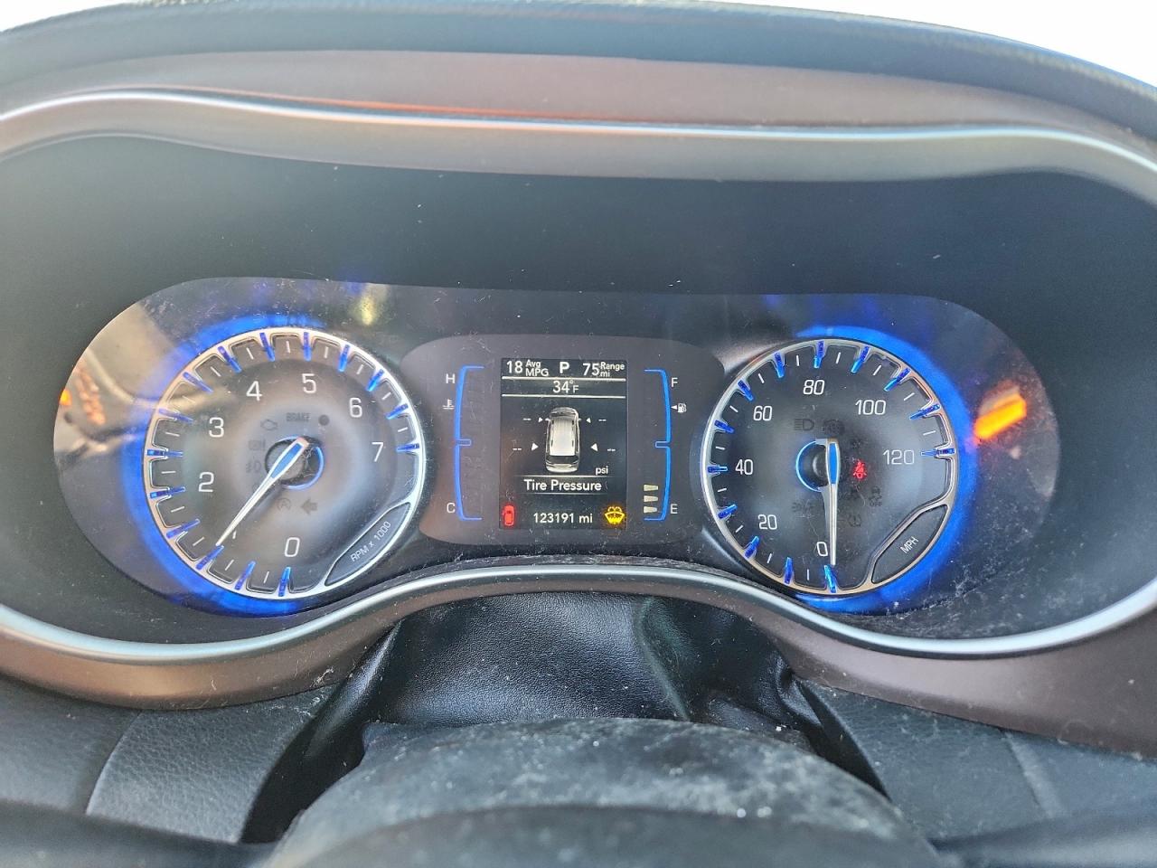 2019 CHRYSLER PACIFICA TOURING L photo 9
