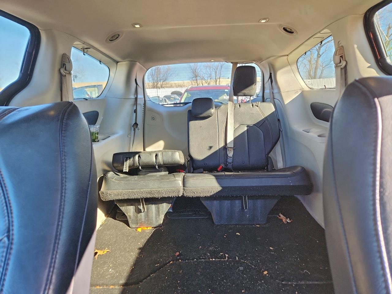 2019 CHRYSLER PACIFICA TOURING L photo 10