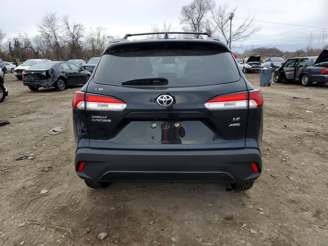 2024 TOYOTA COROLLA CROSS LE photo 6