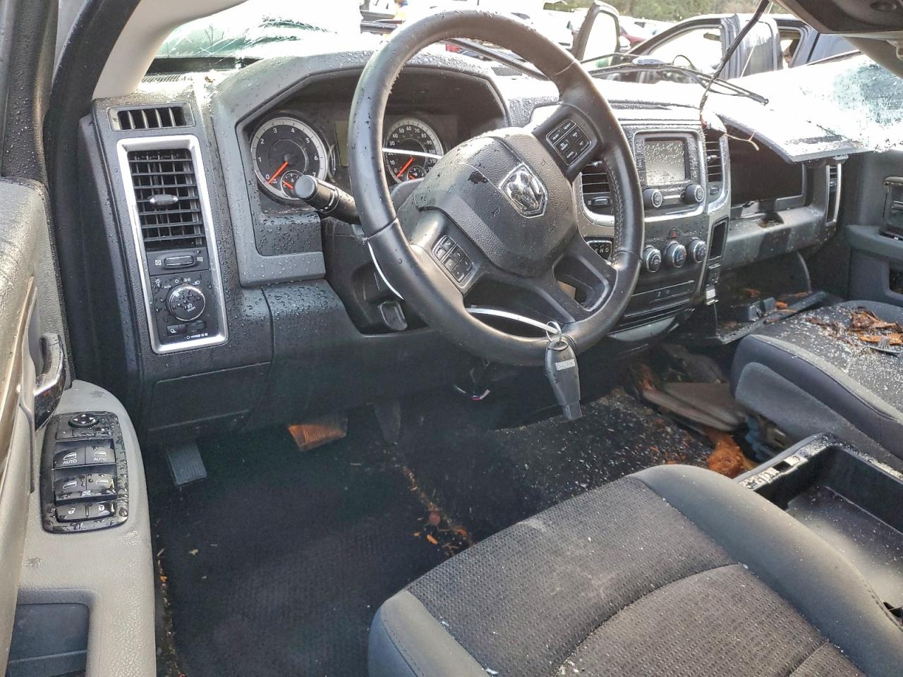 2016 RAM 1500 SLT photo 8